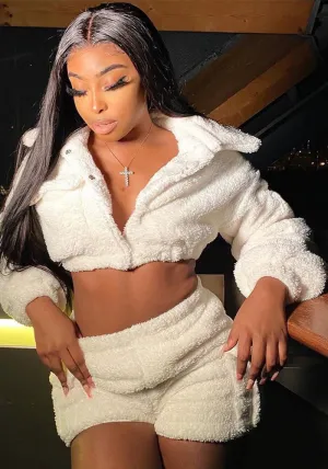 Cozy and Chic Solid Color Fleece Two-Piece Shorts Set for Relaxed Elegance