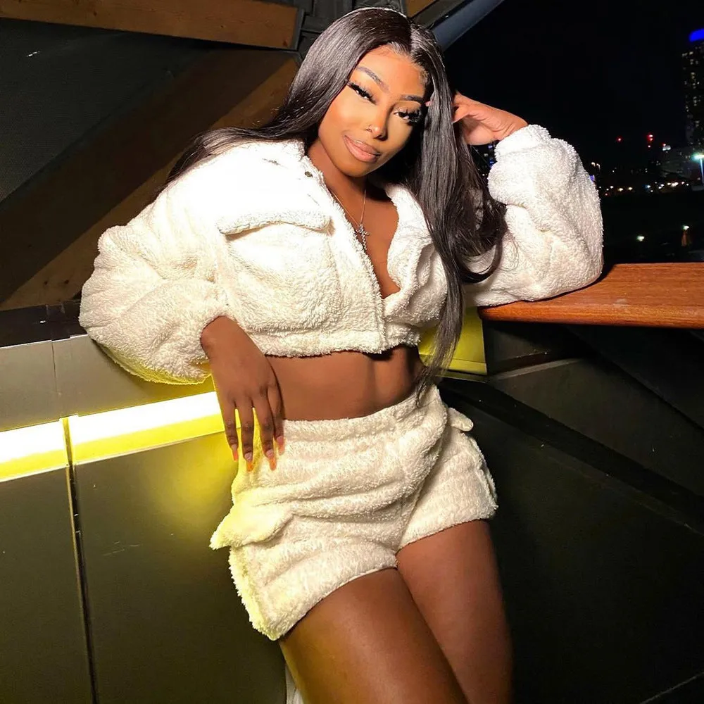 Cozy and Chic Solid Color Fleece Two-Piece Shorts Set for Relaxed Elegance