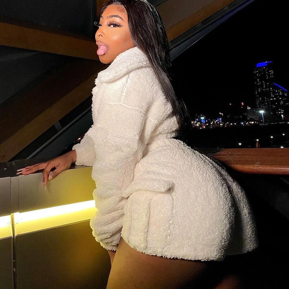 Cozy and Chic Solid Color Fleece Two-Piece Shorts Set for Relaxed Elegance