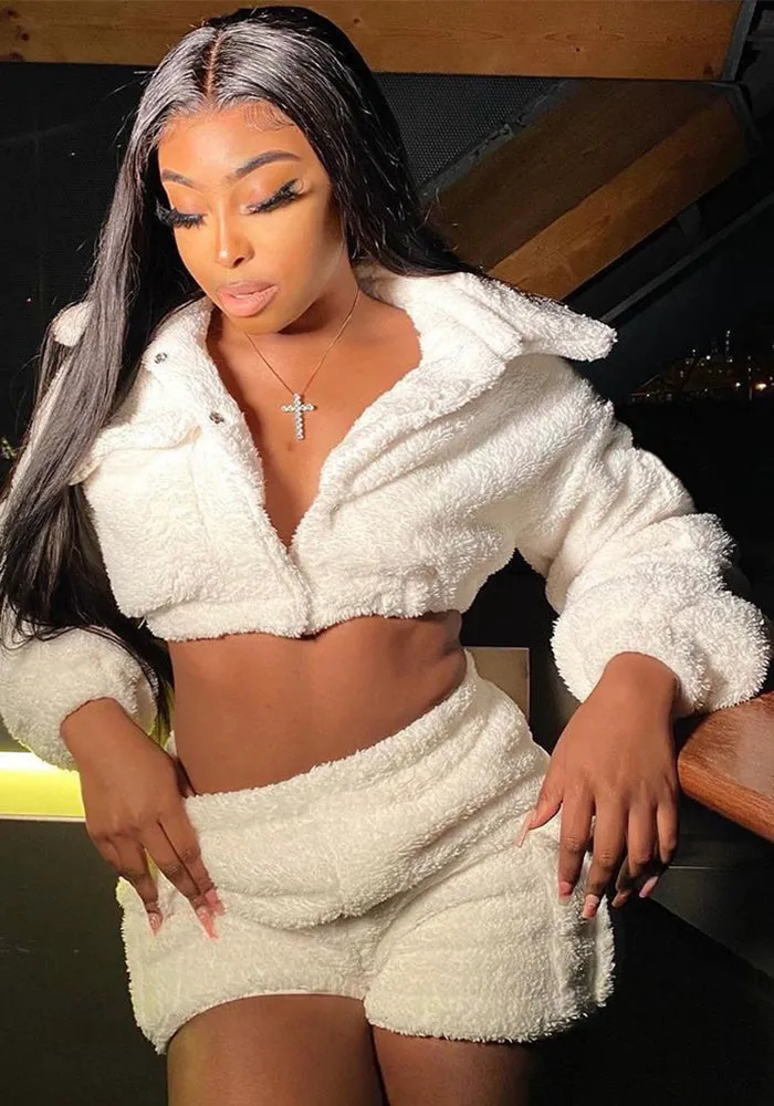 Cozy and Chic Solid Color Fleece Two-Piece Shorts Set for Relaxed Elegance