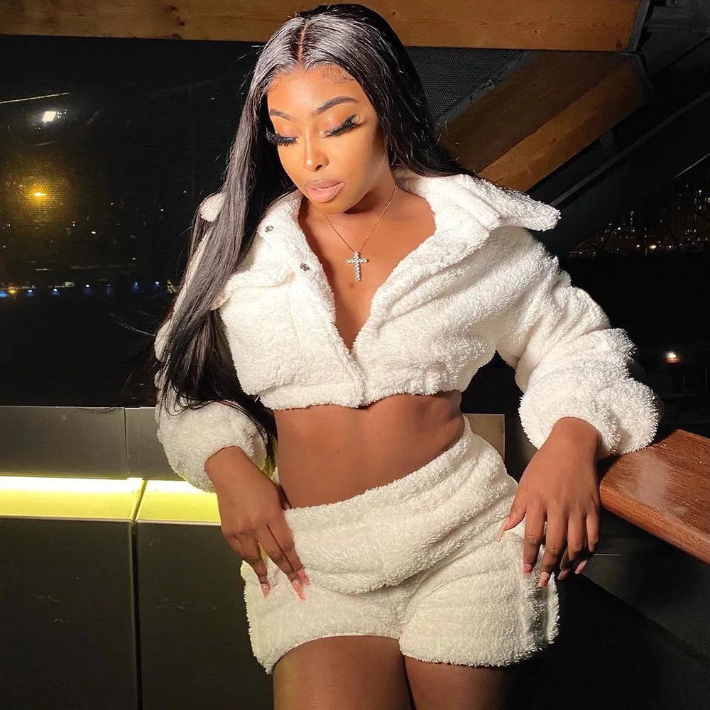 Cozy and Chic Solid Color Fleece Two-Piece Shorts Set for Relaxed Elegance