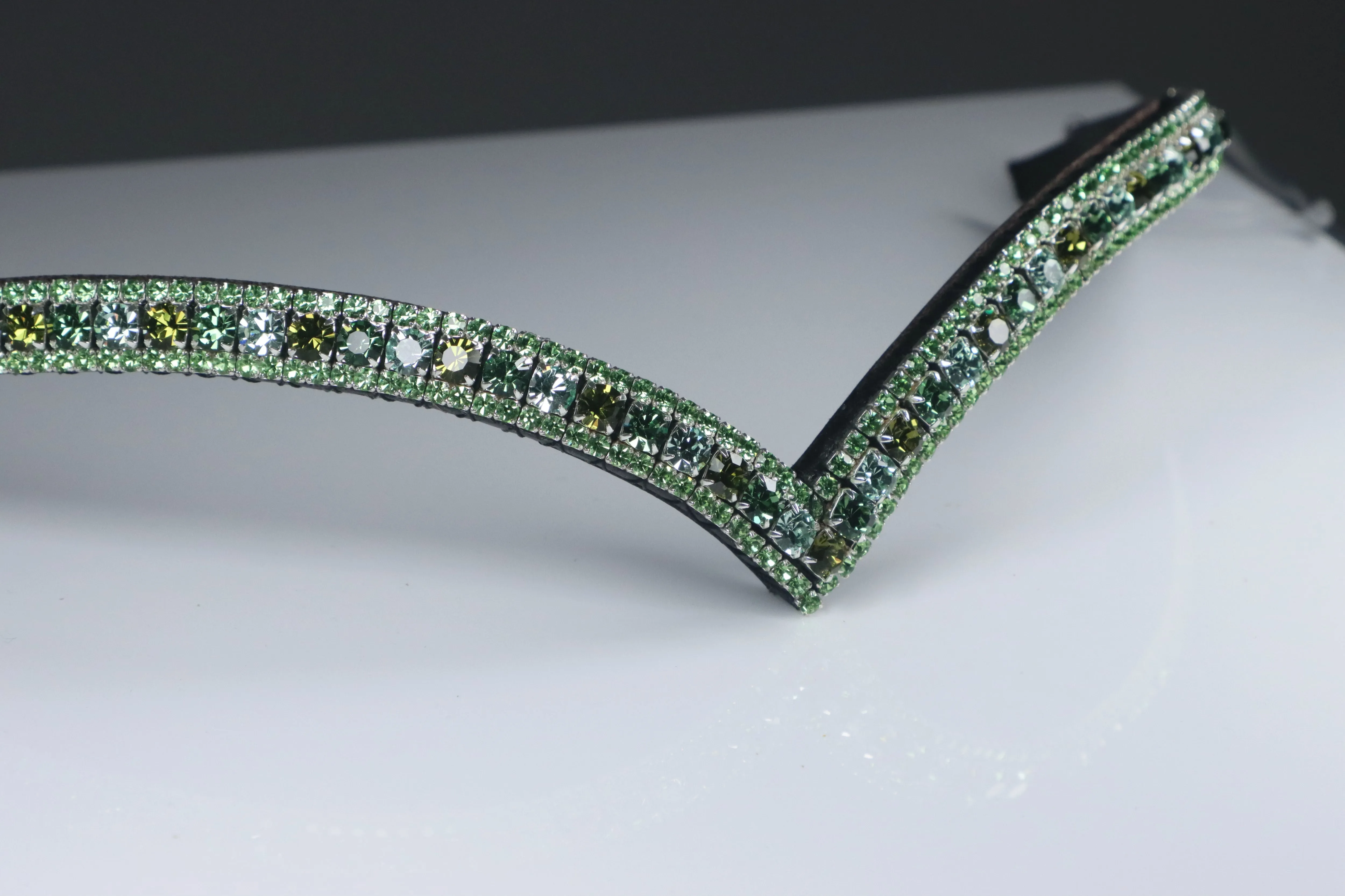 Equiture Alternating Olivine/Smoked sapphire/Chrysolite - Pony, V shape, Havana