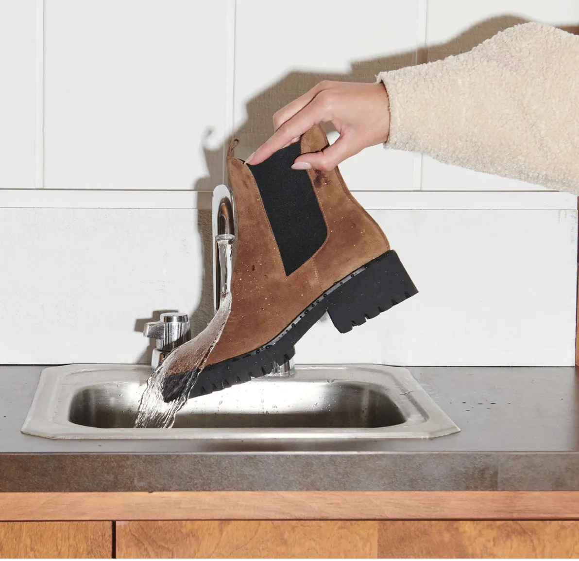 FRĒDA SALVADOR: BROOKE RAIN RESISTANT CHELSEA BOOT