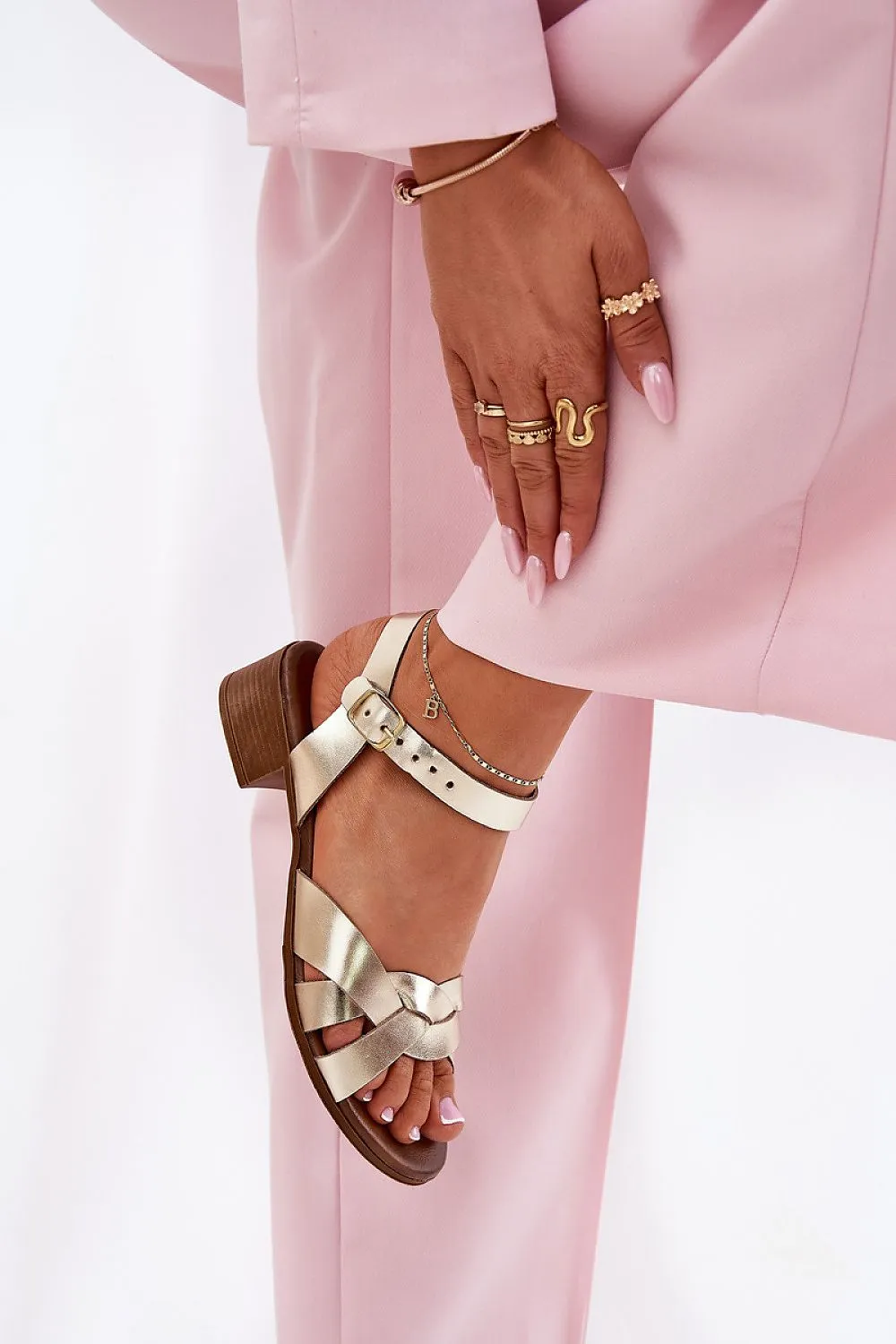 Heel sandals Step in style