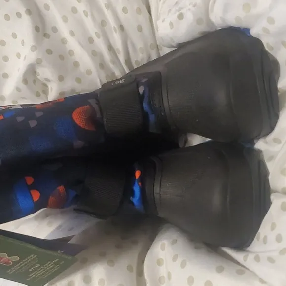 Kid snow boot, kamik NWT size 1, black/Bleu