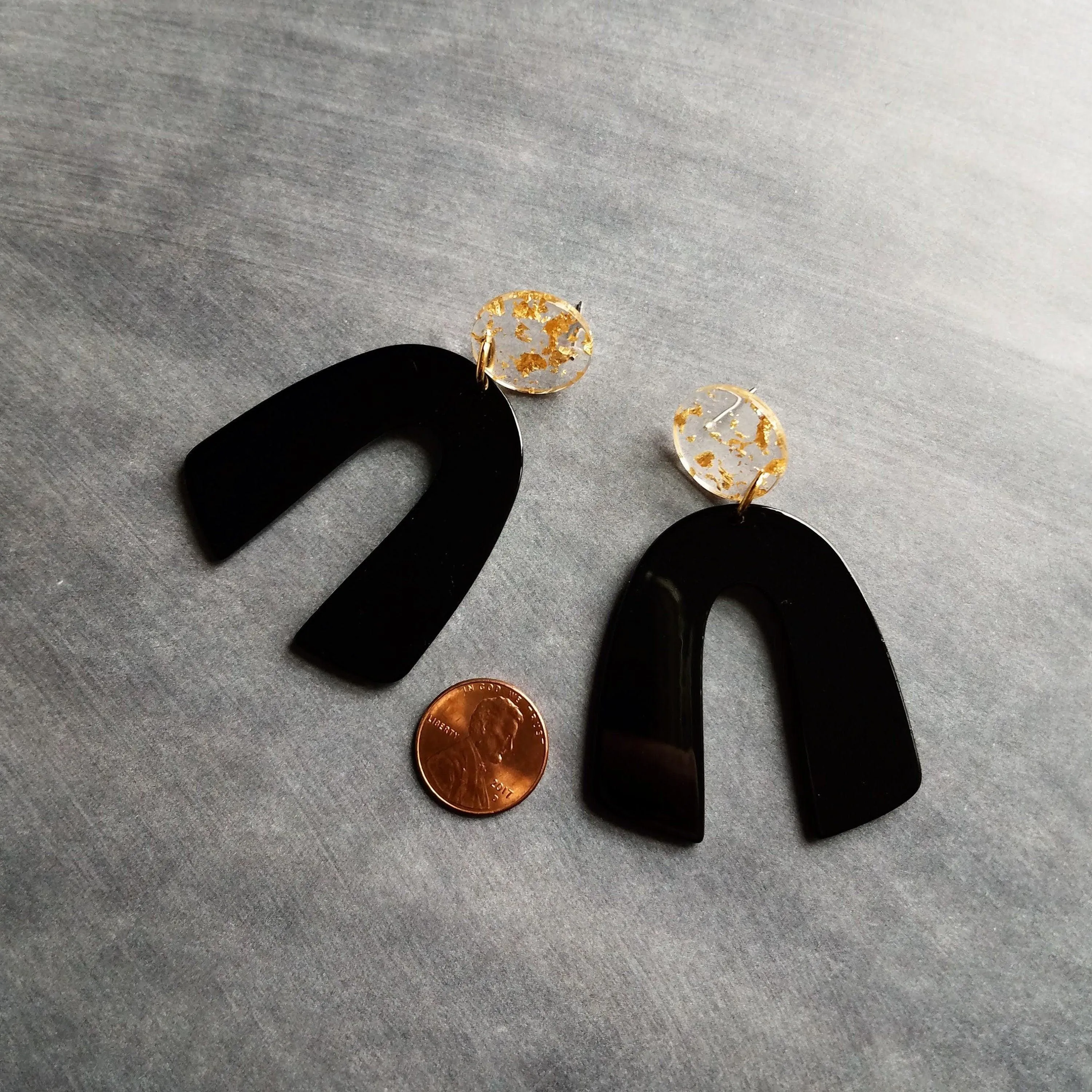 Large Chunky 80s Earrings, large black earring, retro earring, vintage style earring, black acrylic arch, plastic u shape clear gold earring