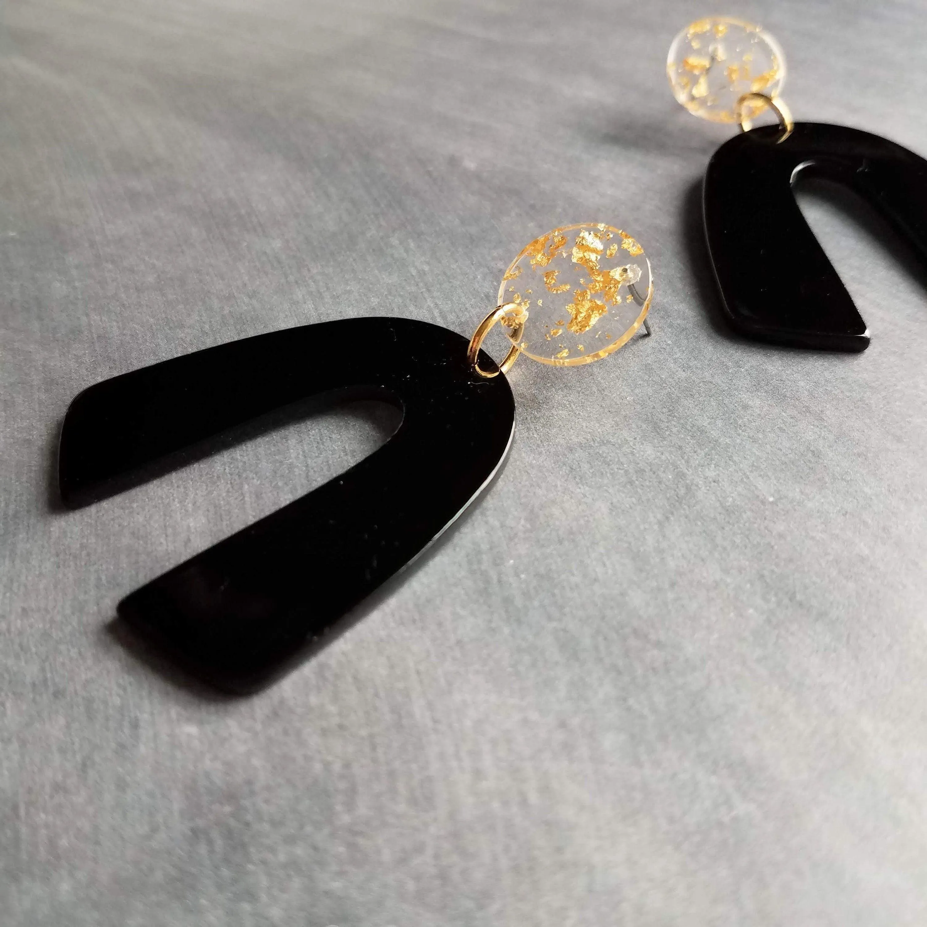 Large Chunky 80s Earrings, large black earring, retro earring, vintage style earring, black acrylic arch, plastic u shape clear gold earring