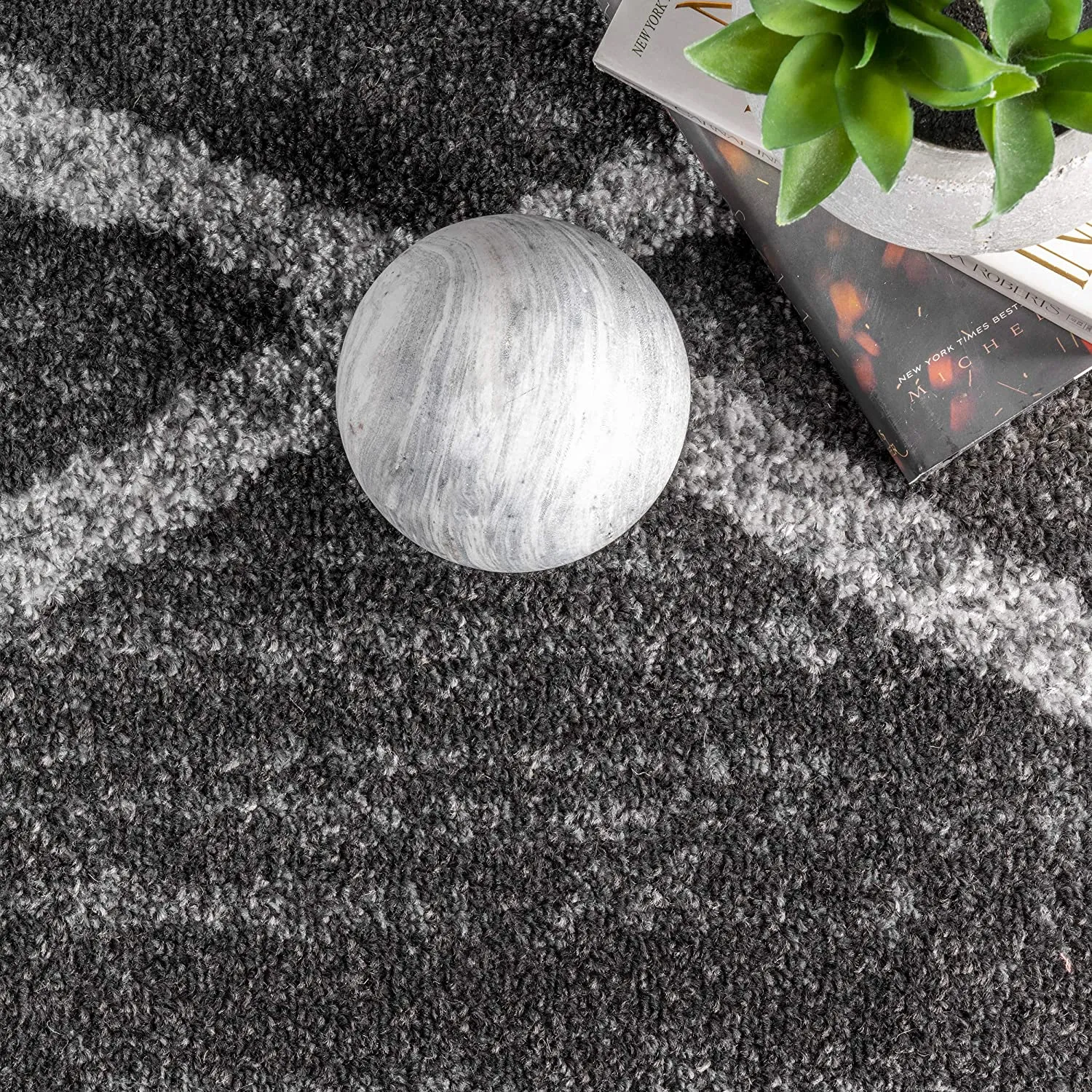New nuLOOM Thigpen Contemporary Area Rug, 3' x 5' Oval, Dark Grey! Kid and pet friendly and perfect for high traffic areas of your home