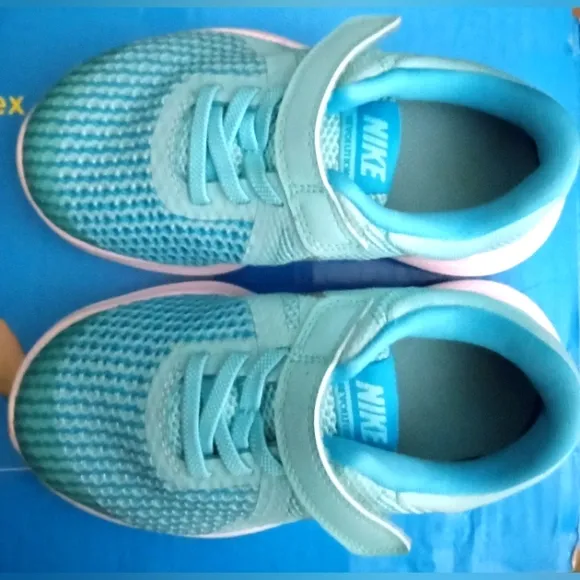 Nike Revolution 4 (PSV) Bleached Aqua Girls 10.5 C