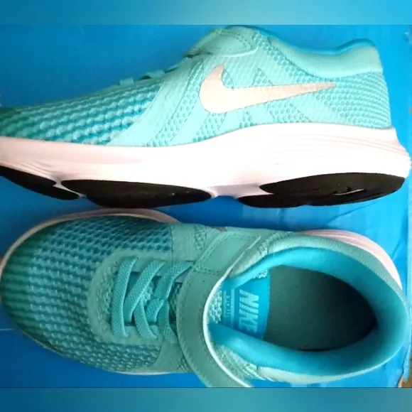 Nike Revolution 4 (PSV) Bleached Aqua Girls 10.5 C