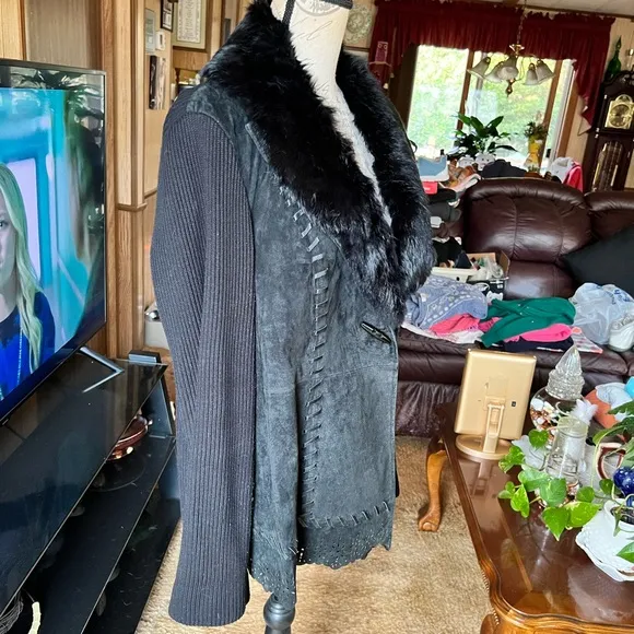Vintage women’s genuine leather and true rabbit fur collar jacket