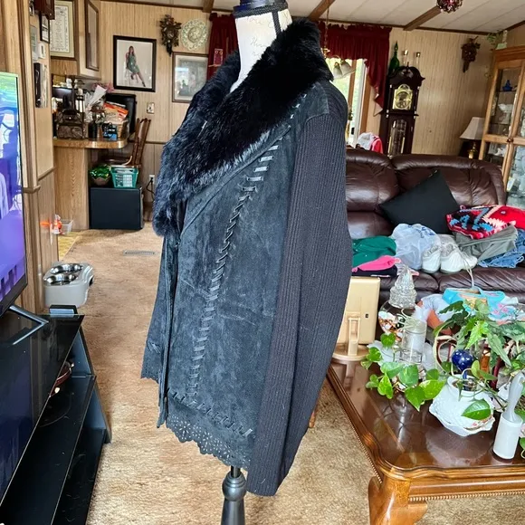 Vintage women’s genuine leather and true rabbit fur collar jacket