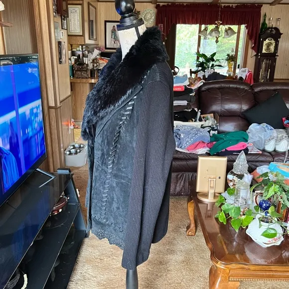 Vintage women’s genuine leather and true rabbit fur collar jacket