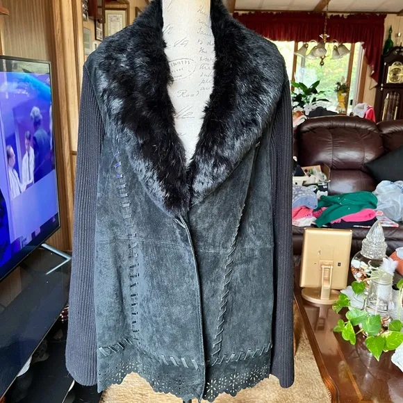 Vintage women’s genuine leather and true rabbit fur collar jacket