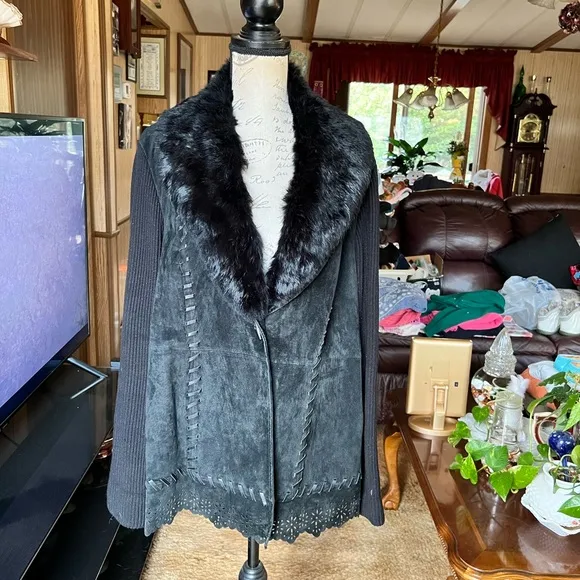 Vintage women’s genuine leather and true rabbit fur collar jacket