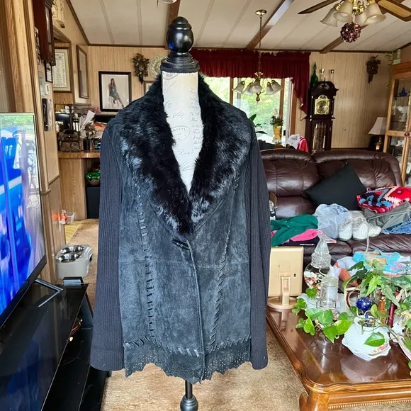 Vintage women’s genuine leather and true rabbit fur collar jacket